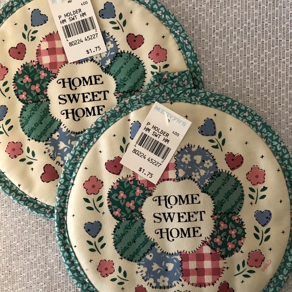 Victorian Hearts Kitchen Towels & Two Oven Mitts + HomeSweetHome Potholders - Picture 6 of 11